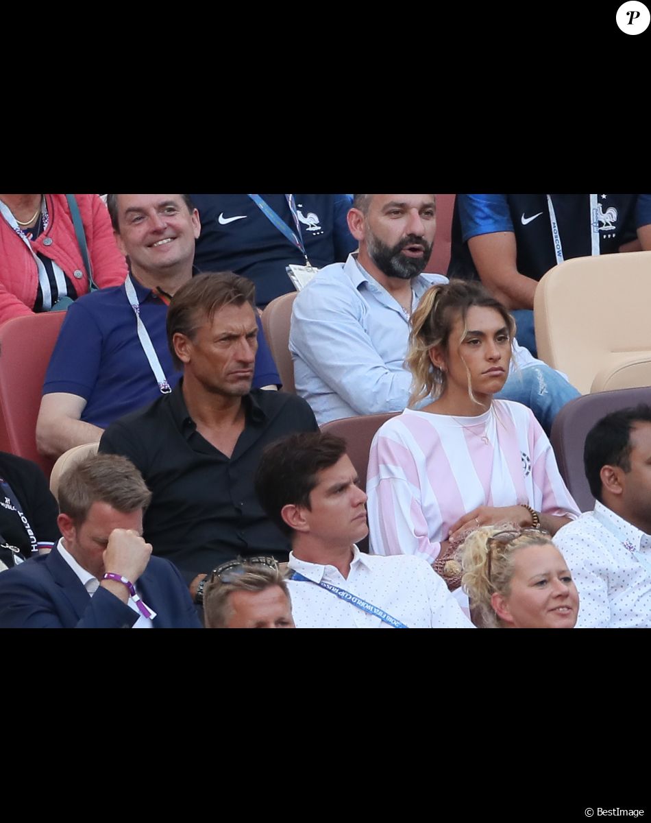 Info - Candide Renard, première sortie publique depuis son agression sexuelle présumée dans Koh-Lanta - Hervé Renard et sa fille Candide Renard - Célébrités dans les tribunes lors du match de coupe du monde opposant la France au Danemark au stade Loujniki à Moscou, Russia, le 26 juin 2018. Le match s'est terminé par un match nul 0-0. © Cyril Moreau/Bestimage