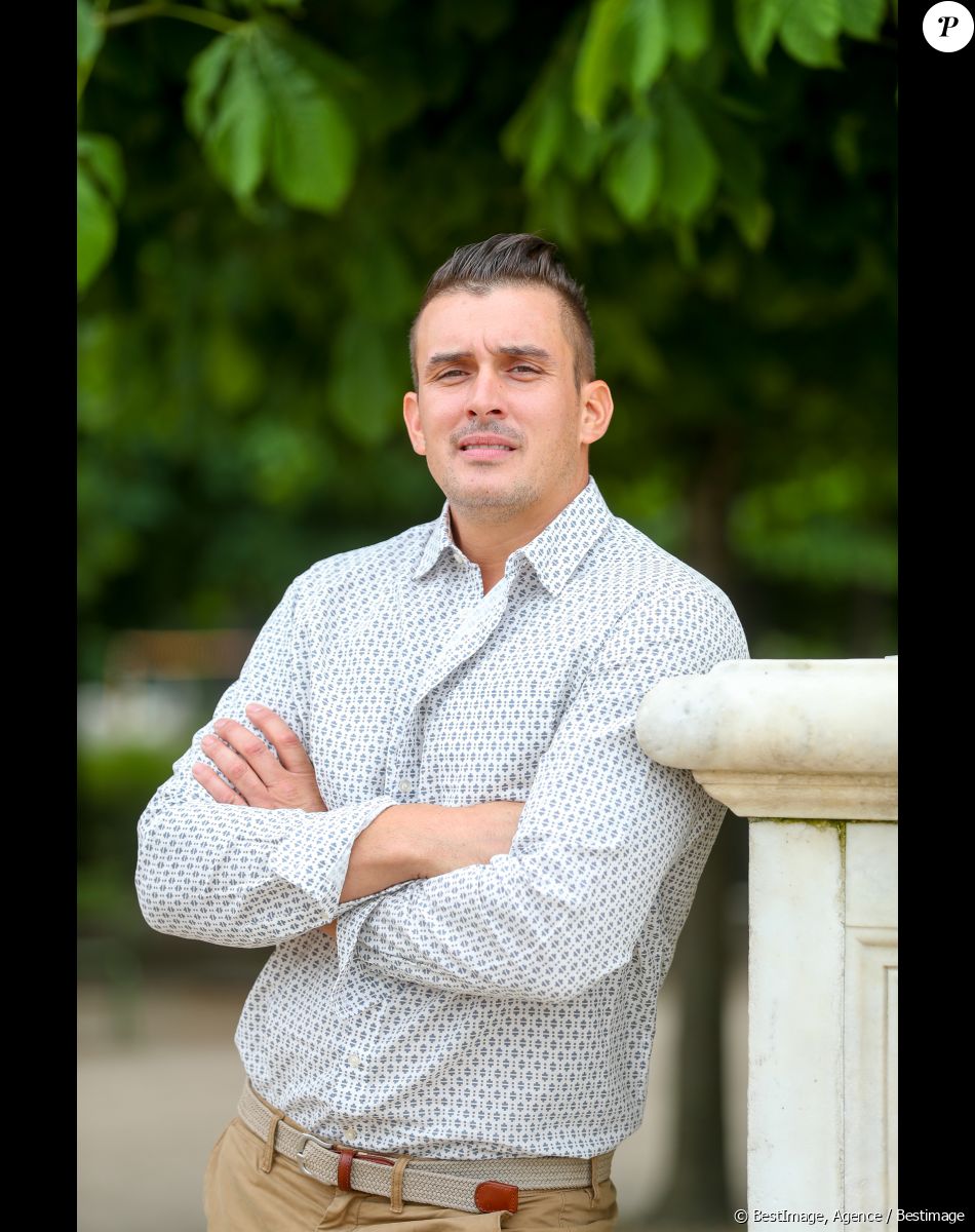 Exclusif - Rendez-vous d'Eddy Guyot, le candidat de Koh-Lanta, accusé d'agression sexuelle par Candide Renard, pendant le tournage de l'émission aux îles Fidji, au jardin des Tuileries à Paris, France, le 15 mai 2018.