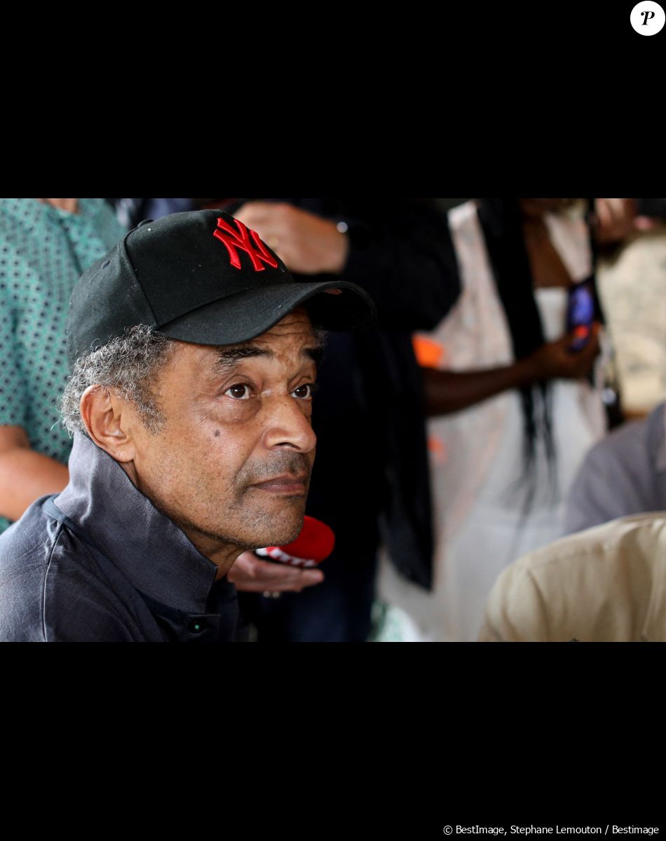 L'ancien sportif de tennis, Yannick Noah durant unne interview dans son village Noah, à Yaoundé, Cameroun, le 25 juillet 2022. © Stéphane Lemouton/Bestimage