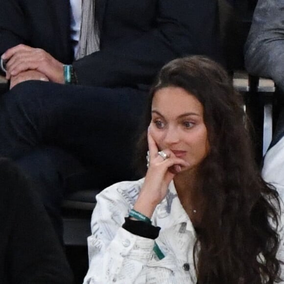 Yannick Noah et sa fille Jenaye Noah - Célébrités dans les tribunes des internationaux de France de Roland Garros à Paris le 30 mai 2022. 