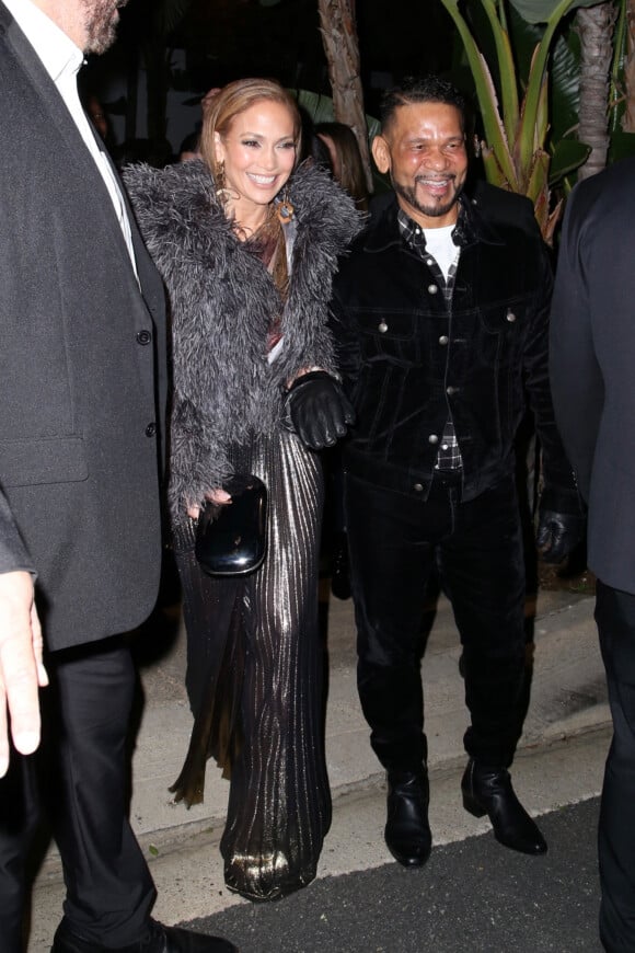 Jennifer Lopez quitte la soirée "Revolve" à Los Angeles le 18 mars 2023. JLo joue de nouveau les mannequins pour dévoiler ses co-créations avec un autre nom de la mode très populaire. Cette fois, la star a développé une collection de chaussures avec la marque adorée des modeuses Revolve, baptisée JLO Jennifer Lopez. 