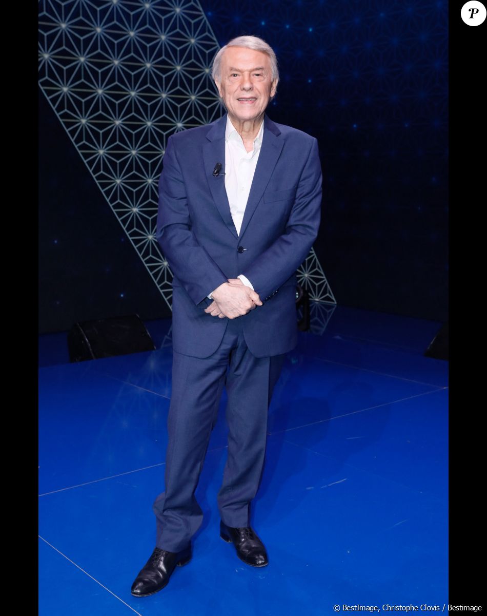 Il a en effet mal compris une question et assuré à cette dernière qu'elle avait donné une bonne réponse.
Exclusif - Salvatore Adamo - Backstage de l'enregistrement de l'émission "La boîte à secrets 15", au Studio 128 à Saint Denis, présentée par F.Bollaert et diffusée le 17 février 2023 sur France 3 © Christophe Clovis / Bestimage