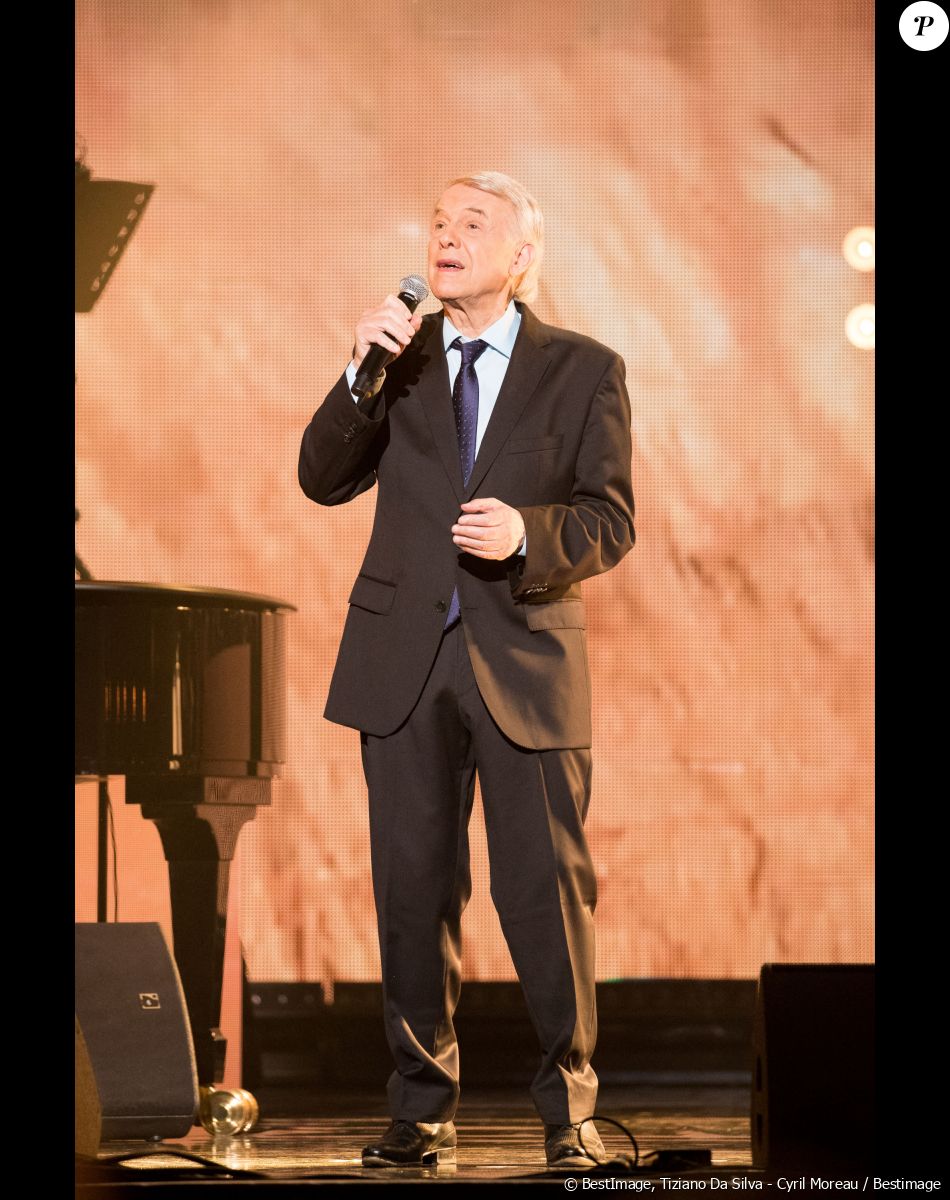 Exclusif - Salvatore Adamo - Concert "Unis pour le Liban" à l'Olympia à Paris. Le 1er octobre 2020 Parrainé par le célèbre trompettiste I.Maalouf, ce grand concert caritatif a été retransmis depuis l'Olympia sur France 2. De nombreux artistes ont répondu présents pour cet événement hors norme, qui vise à récolter des fonds pour venir en aide au peuple libanais, touché par l'explosion du port de Beyrouth le 4 août dernier. L'intégralité des dons récoltés seront versés à La Croix Rouge libanaise. © Da Silva-Moreau / Bestimage