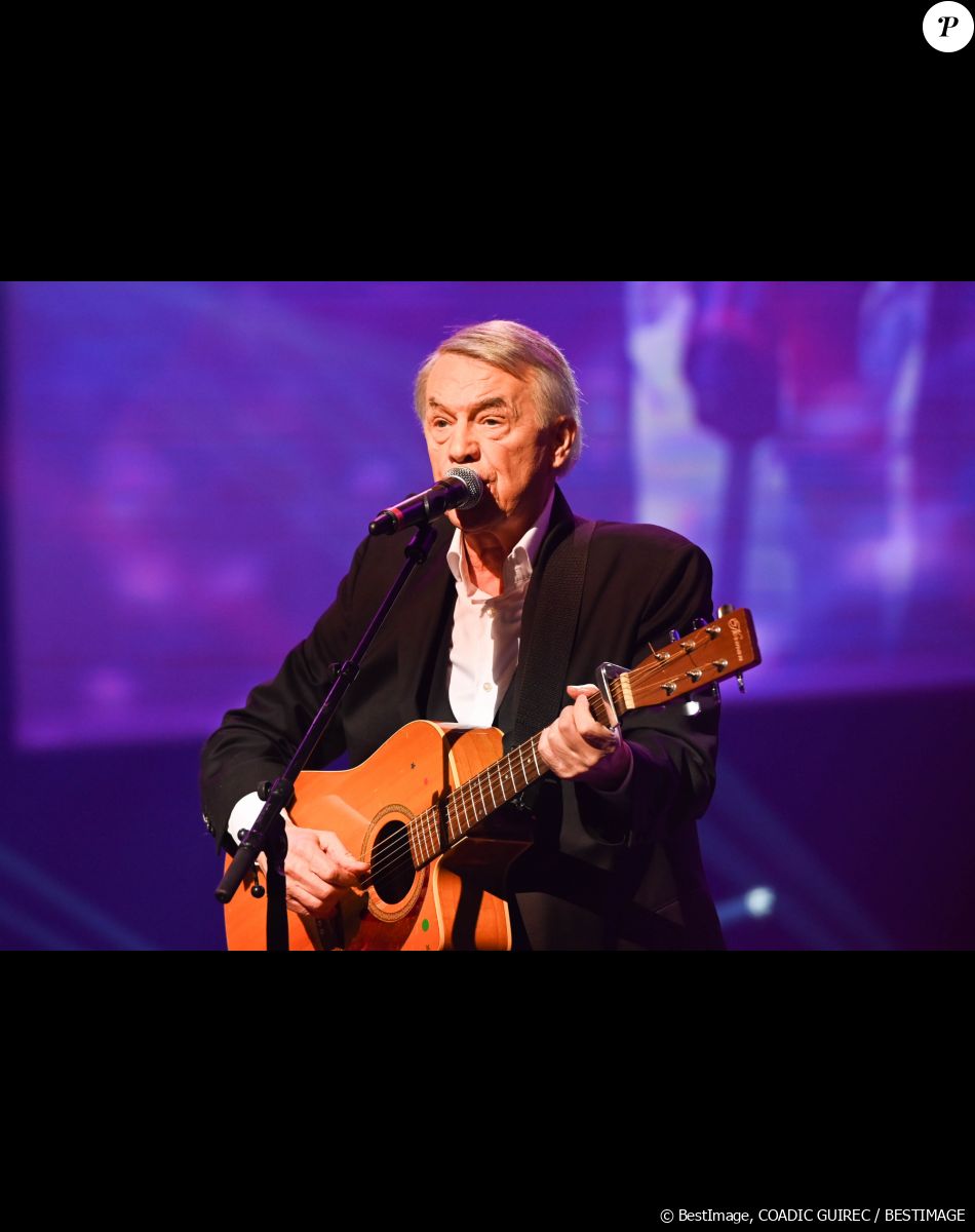 Exclusif - Salvatore Adamo - Grande Soirée de la Solidarité Tsédaka 2019 au Palais des Congrès à Paris. Cette campagne caritative annuelle soutient 180 programmes de solidarité en France, à travers 90 associations sociales, parmi lesquelles des maisons d'enfants, des épiceries sociales, des structures d'accueil de jeunes handicapés, des centres de jour pour personnes atteintes de maladies neurodégénératives, ....Le 16 décembre 2019 © Coadic Guirec / Bestimage