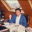 "Il me regarde sourire aux lèvres" : Michel Drucker a surpris les ébats d'un "big boss" de la télé et une journaliste très réputée