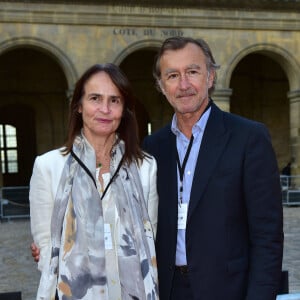 Depuis, ils filent le parfait amour et vivent loin de Paris.
Christophe Malavoy et sa femme Isabelle - People assistent à l'opéra en plein air 'La Traviata' (une production de Benjamin Patou, le PDG de Moma Group) dans la cour d'honneur de l'hôtel des Invalides à Paris le 8 septembre 2015.