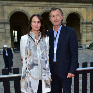 Christophe Malavoy et sa femme Isabelle - People assistent à l'opéra en plein air 'La Traviata' (une production de Benjamin Patou, le PDG de Moma Group) dans la cour d'honneur de l'hôtel des Invalides à Paris le 8 septembre 2015.
