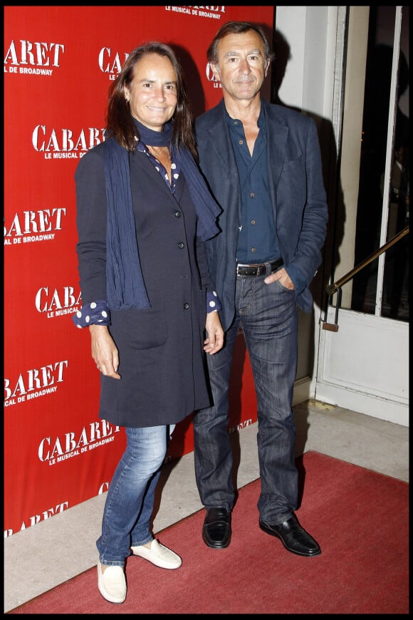 "Elle avait 21 ans et moi 27, j'étais au chômage, je ramais", se souvenait Christophe Malavoy à propos de sa rencontre avec sa future femme.
Christophe Malavoy et sa femme au Théâtre Marigny le 6 octobre 2011.