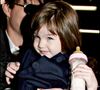 Suri, la fille de Tom Cruise et Katie Holmes, veut étudier la mode.
Tom Cruise et Katie Holmes avec leur fille Suri à New York