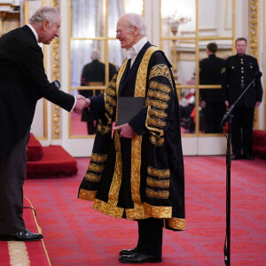 Le roi Charles III d'Angleterre, lors d'une présentation d'adresses loyales par les corps privilégiés au palais de Buckingham à Londres, en présence de Menzies Campbell, le Lord Campbell de Pittenweem et chancelier de l'Université de St. Andrews. Le 9 mars 2023. 