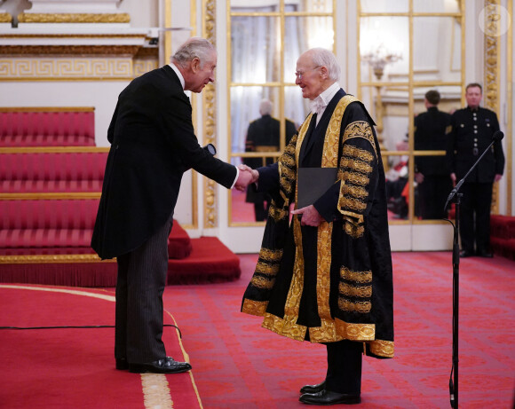 Le roi Charles III d'Angleterre, lors d'une présentation d'adresses loyales par les corps privilégiés au palais de Buckingham à Londres, en présence de Menzies Campbell, le Lord Campbell de Pittenweem et chancelier de l'Université de St. Andrews. Le 9 mars 2023. 