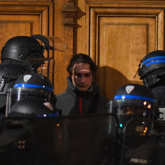Illustrations des manifestations contre la réforme des retraites, imposée par le biais du 49.3 à l'Assemblée Nationale, et qui n'a donc pas fait l'objet d'un vote des députés. Paris, le 18 mars 2023.  Illustrations of the demonstrations against the pension reform, imposed through 49.3 in the National Assembly, and which was therefore not the subject of a vote by the deputies. Paris, March 18, 2023. 
