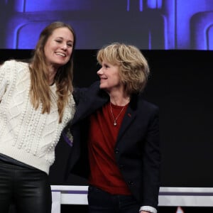 Eloïse Lang et Miou-Miou, prix du public pour "Larguées" lors de la soirée de clôture et remise de prix du 21ème festival international du film de comédie de l'Alpe d'Huez le 20 janvier 2018. © Dominique Jacovides / Bestimage 