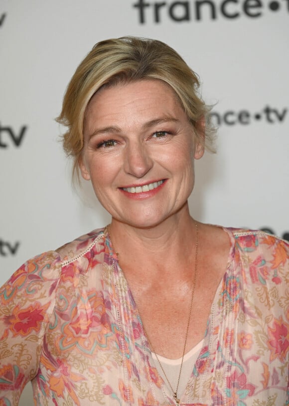 Anne-Élisabeth Lemoine au photocall pour la conférence de presse de rentrée de France TV à la Grande Halle de la Villette à Paris, France, le 6 juillet 2022. © Coadic Guirec/Bestimage 