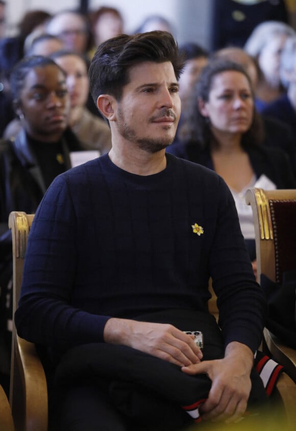 Vincent Niclo - Les célébrités participent au lancement de l'opération "Une jonquille contre le Cancer" sur la place du Panthéon à Paris, le 16 mars 2023. © Denis Guignebourg / Bestimage 