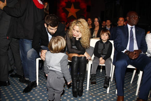Shakira, son compagnon Gerard Piqué et ses fils Milan et Sasha - Gérard Piqué reçoit un prix lors de la 5ème édition du "Catalan football stars" à Barcelone, Espagne, le 28 novembre 2016.