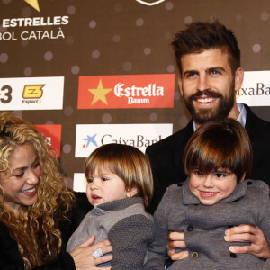 Dans une interview accordée au média espagnol El Pais, il affirme que tout va bien. "Je suis très heureux", affirme-t-il
 
Shakira, son compagnon Gerard Piqué et ses fils Milan et Sasha - Gérard Piqué reçoit un prix lors de la 5ème édition du "Catalan football stars" à Barcelone, Espagne, le 28 novembre 2016.