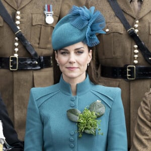 La colonelle Catherine (Kate) Middleton, princesse de Galles, à l'assemblée annuelle des Irish Guards Parade de la St Patrick à Mons Barracks à Aldershot, le 17 mars 2023. Catherine (Kate) Middleton, princesse de Galles, a récemment été nommée colonelle de l’Irish Guards par le roi d'Angleterre.