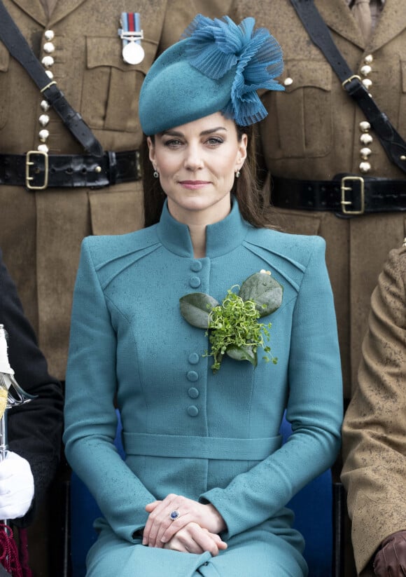 La colonelle Catherine (Kate) Middleton, princesse de Galles, à l'assemblée annuelle des Irish Guards Parade de la St Patrick à Mons Barracks à Aldershot, le 17 mars 2023. Catherine (Kate) Middleton, princesse de Galles, a récemment été nommée colonelle de l’Irish Guards par le roi d'Angleterre.