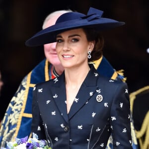 A chaque occasion, une tenue bien spécifique, Kate Middleton accorde ses vêtements avec ses impératifs.
Catherine (Kate) Middleton, princesse de Galles - Sortie du service annuel du jour du Commonwealth à l'abbaye de Westminster à Londres, le 13 mars 2023.