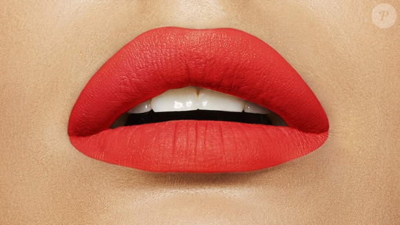 Alerte bon plan avec ce rouge à lèvres mat liquide rouge Maybelline New-York aux 24 % de réduction