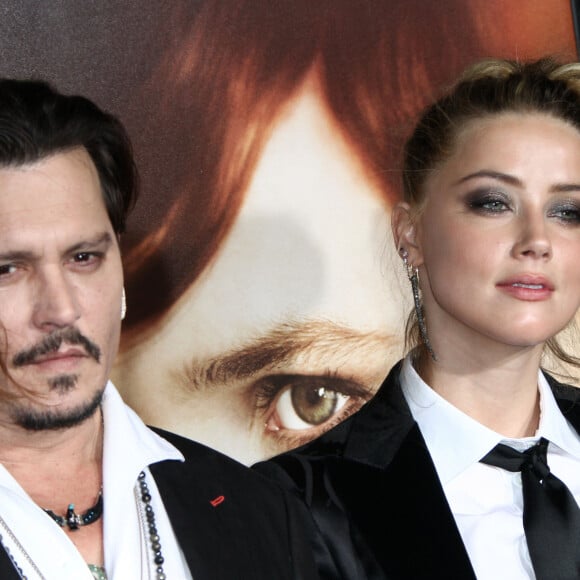 Pour rappel, l'actrice accusait son ex de violences conjugales. Johnny Depp l'avait attaquée en diffamation pour des déclarations qu'il affirmait fausses et aux répercussions importantes sur sa carrière
Johnny Depp et sa femme Amber Heard - Première de "The Danish Girl" au théatre Westwood village à Westwood le 21 novembre 2015. 