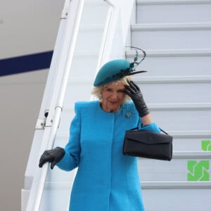 Le roi Charles III d'Angleterre, accompagné de Camilla Parker Bowles, reine consort d'Angleterre, arrivent à Berlin, à l'occasion de sa première visite d'Etat (29 - 31 amrs 2023) depuis son accession au trône, le 29 mars 2023. Accueilli par 21 coups de feu, le couple royal aura droit, pour la première fois, aux honneurs militaires à la Porte de Brandebourg avant de se rendre au château de Bellevue pour une réception. 