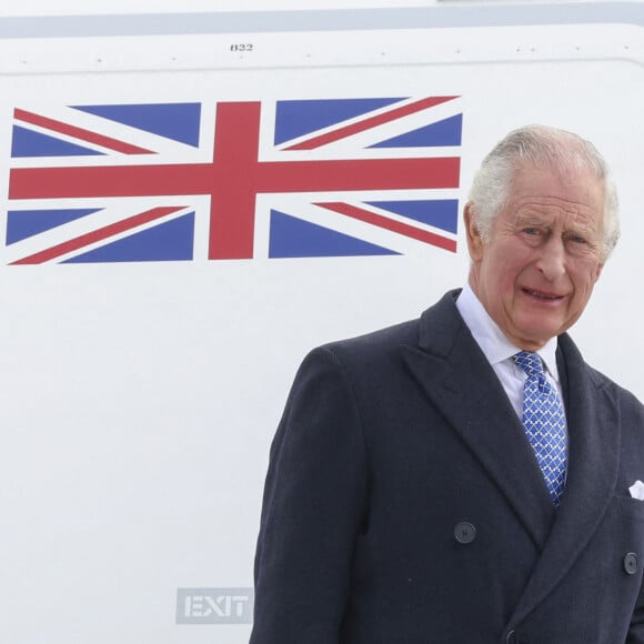 Le roi Charles III d'Angleterre, accompagné de Camilla Parker Bowles, reine consort d'Angleterre, arrivent à Berlin, à l'occasion de sa première visite d'Etat (29 - 31 amrs 2023) depuis son accession au trône, le 29 mars 2023. Accueilli par 21 coups de feu, le couple royal aura droit, pour la première fois, aux honneurs militaires à la Porte de Brandebourg avant de se rendre au château de Bellevue pour une réception. 