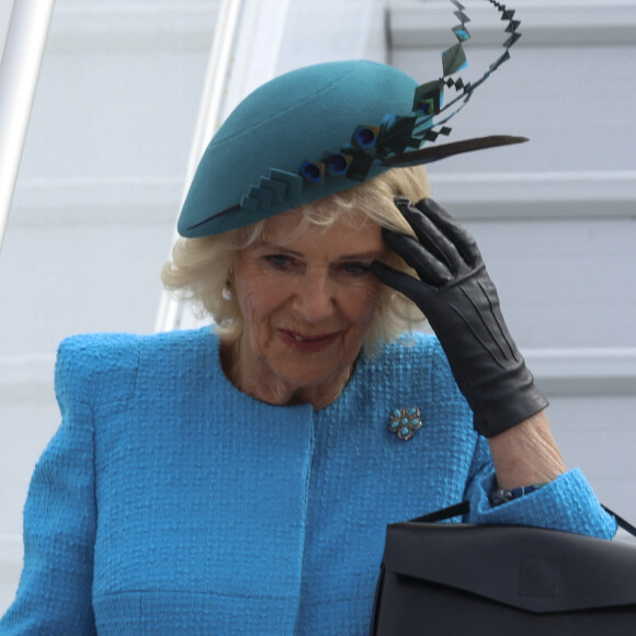 Le roi Charles III d'Angleterre, accompagné de Camilla Parker Bowles, reine consort d'Angleterre, arrivent à Berlin, à l'occasion de sa première visite d'Etat (29 - 31 amrs 2023) depuis son accession au trône, le 29 mars 2023. Accueilli par 21 coups de feu, le couple royal aura droit, pour la première fois, aux honneurs militaires à la Porte de Brandebourg avant de se rendre au château de Bellevue pour une réception. 