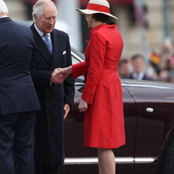 Le roi Charles III d'Angleterre et la reine consort Camilla Parker Bowles accueillis par le président allemand Frank Walter Steinmeier et sa femme Elke à la Porte de Brandebourg à Berlin, à l'occasion du premier voyage officiel en Europe du roi d'Angleterre. Le 29 mars 2023