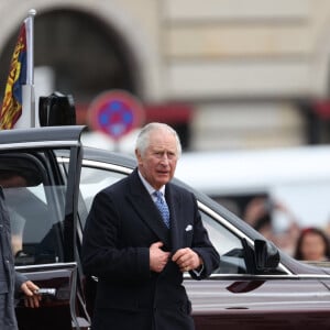 Le roi Charles III d'Angleterre accueilli par le président allemand Frank Walter Steinmeier à la Porte de Brandebourg à Berlin, à l'occasion du premier voyage officiel en Europe du roi d'Angleterre. Le 29 mars 2023