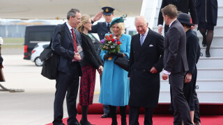 Charles III et Camilla arrivés à Berlin : bain de foule et rafales de vent pour la première visite du couple royal