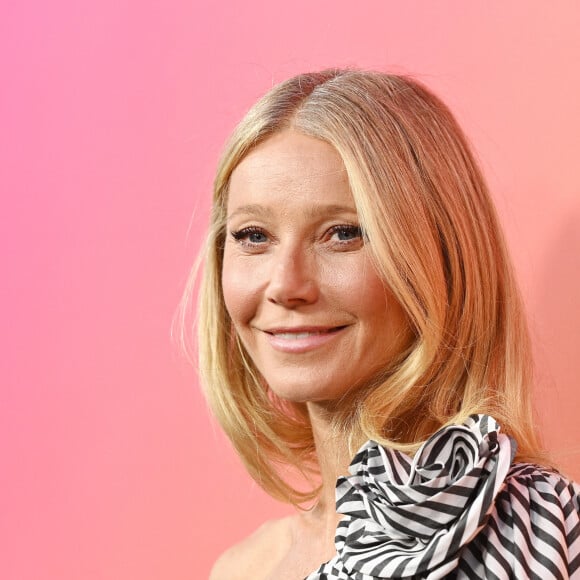 Gwyneth Paltrow au photocall de l'exposition Solaire Culture de la maison Veuve Clicquot à Beverly Hills le 25 octobre 2022 