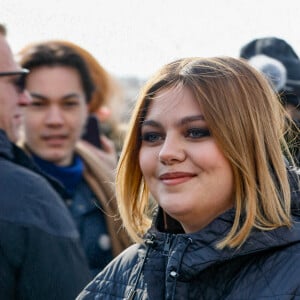 La chanteuse Louane Emera - Arrivées au défilé Christian Dior prêt-à-porter automne-hiver 2023/2024 lors de la Fashion Week de Paris (PFW), au jardin des Tuileries à Paris, France, le 28 février 2023. © Christophe Clovis/Bestimage 