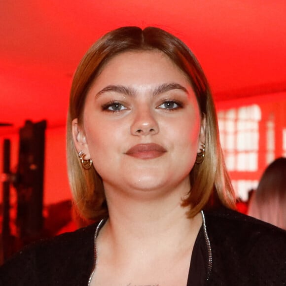 Louane Emera au défilé Victoria / Tomas prêt-à-porter automne-hiver 2023-2024 à la maison de la femme lors de la fashion week à Paris le 28 février 2023. © Christophe Clovis / Bestimage 