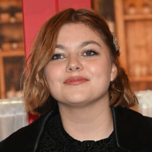 Louane - Avant-première du film Netflix "Emily in Paris" saison 3 au Théâtre des Champs Elysées à Paris le 6 décembre 2022. © Coadic Guirec/Bestimage 