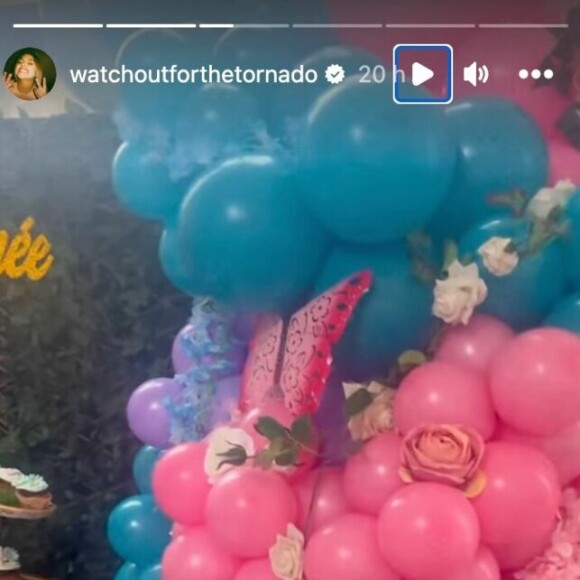 "Merci de tout mon coeur, vous êtes tellement efficaces et exceptionnels. Merci pour ma petite fée" a tenu à écrire Louane
Les photos de l'anniversaire grandiose d'Esmée, fille de Louane et Florian Rossi