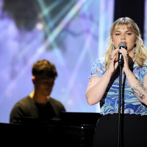 Exclusif - Louane Emera et Florian Rossi - Enregistrement de l'émission "La soirée extraordinaire : La musique comme vous ne l'avez jamais vue", qui sera diffusée le 30 juin sur M6. Les décors de l'émission apparaîtront en réalité augmentée (AR). Des artistes seront à l'honneur dans cette émission, dans des " décors dignes des effets spéciaux des plus grands films " © Gaffiot-Moreau / Bestimage 