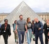 Il y a moins d'un an toute la famille Lopez-Affleck s'était retrouvée à Paris à l'occasion de vacances en famille. 
Ben Affleck et sa femme Jennifer Affleck (Lopez) quittent le musée du Louvre en famille pendant leur lune de miel à Paris, le 26 juillet 2022. 