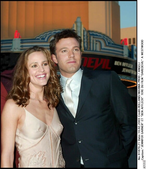 Ben Affleck était, quant à lui, marié à l'actrice Jennifer Garner avec qui il a eu trois enfants, Samuel, Seraphina et Violet.
Jennifer garner et Ben Affleck à la première du film Daredevil à West Wood le 10 février 2003.