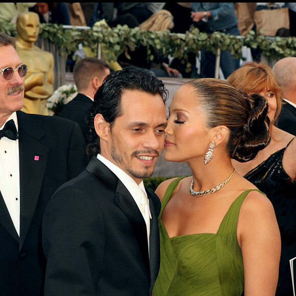 Jennifer Lopez et Marc Anthony à la cérémonie des Oscars le 5 mars 2006 à Los Angeles en Californie.