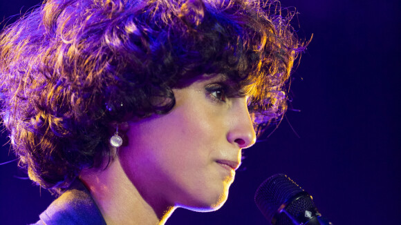 "Il a commencé à me frapper" : Barbara Pravi victime de violences conjugales, elle raconte