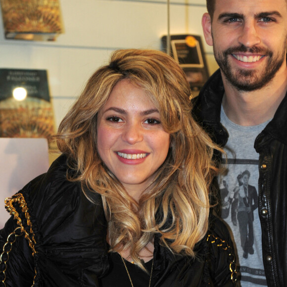 Shakira et son compagnon Gerard Pique au lancement du nouveau livre de Joan Pique, le pere de Gerard, a Barcelone, le 14 mars 2013.