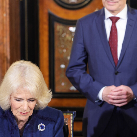 Le roi Charles III d'Angleterre et Camilla Parker Bowles, reine consort d'Angleterre, reçus à la mairie de Hambourg, au dernier jour de leur visite officielle en Allemagne, le 31 mars 2023. Le couple royal était accompagné du président allemand Frank-Walter Steinmeier, sa femme Elke Büdenbender et le maire de la ville, Peter Tschentscher. Après l'annulation de leur visite en France, en raison des manifestation contre la réforme des retraites, le roi Charles et la reine consort sont en voyage officiel en Allemagne jusqu'au 31 mars 2023. 