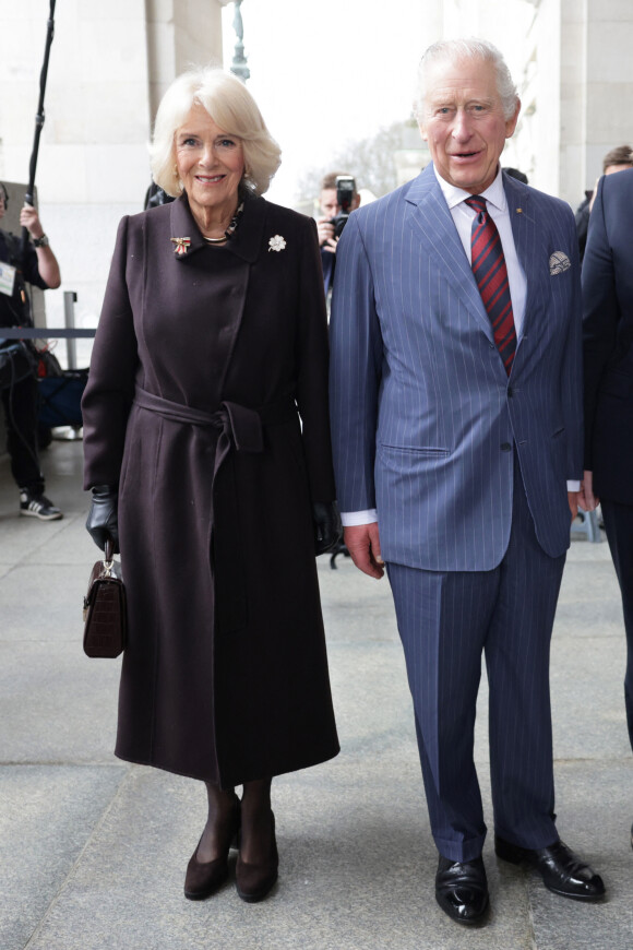 Le roi Charles III d'Angleterre et Camilla Parker Bowles, reine consort d'Angleterre, arrivent au Bundestag lors de leur visite d'Etat à Berlin, le 30 mars 2023. Le couple royal a été accueilli par B.Bas, la présidente du Bundestag. Le souverain doit y prononcer un discours dont une partie en allemand. 