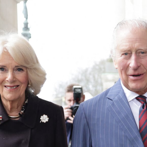 Le roi Charles III d'Angleterre et Camilla Parker Bowles, reine consort d'Angleterre, arrivent au Bundestag lors de leur visite d'Etat à Berlin, le 30 mars 2023. Le couple royal a été accueilli par B.Bas, la présidente du Bundestag. Le souverain doit y prononcer un discours dont une partie en allemand. 