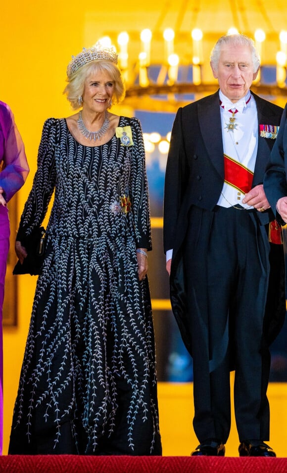 De quoi dépoussiérer les vieilles règles imposées par sa maman Elizabeth II à l'époque de son couronnement 
La reine consort Camilla Parker Bowles, le roi Charles III d'Angleterre - Arrivées au dîner d'état donné par le président allemand et sa femme en l'honneur du roi d'Angleterre et de la reine consort, au Château Bellevue à Berlin, à l'occasion du premier voyage officiel du roi d'Angleterre en Europe. Le 29 mars 2023