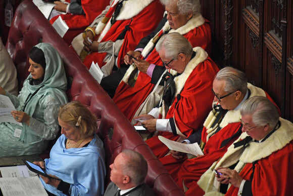 Les tenues des membres de la CHambre des Lords - Ouverture officielle du Parlement par la reine Elizabeth II, à la Chambre des lords au palais de Westminster à Londres le 14 octobre 2019. 