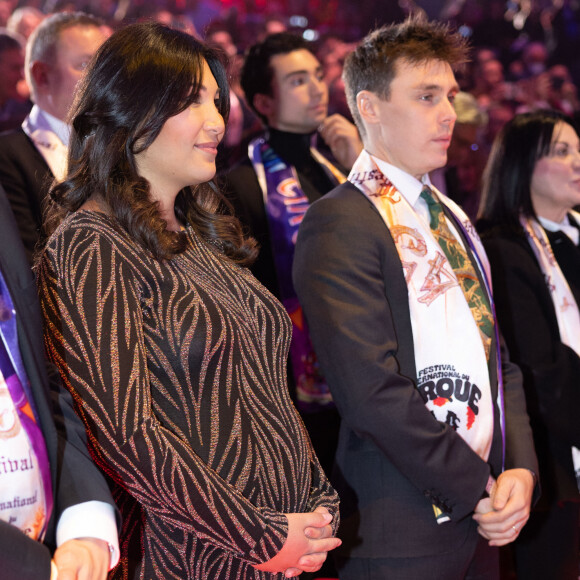 Le couple qui s'est marié en juillet 2019, accueille son premier enfant.
Louis Ducruet et sa femme Marie (enceinte) - Remise des prix lors du 4ème jour du 45ème Festival International du Cirque de Monte Carlo sous le chapiteau Fontvieille à Monaco le 24 janvier 2023. © Olivier Huitel/Pool/Bestimage 