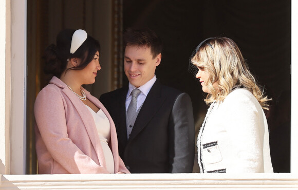 Louis Ducruet et sa femme Marie Chevallier, Camille Gottlieb - La famille princière au balcon du palais lors de la Fête Nationale de la principauté de Monaco le 19 novembre 2022. © Dominique Jacovides / Bruno Bebert / Bestimage 